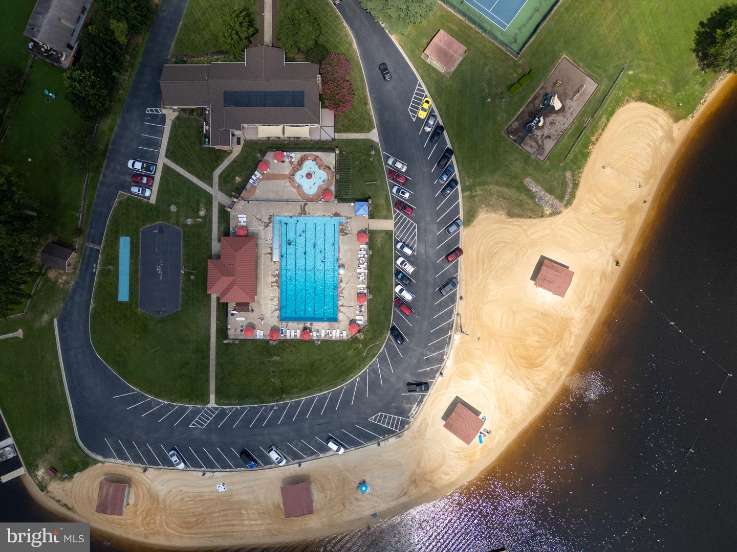 201 LAKE CAROLINE DR, RUTHER GLEN, Virginia 22546, 3 Bedrooms Bedrooms, 8 Rooms Rooms,2 BathroomsBathrooms,Residential,For sale,201 LAKE CAROLINE DR,VACV2009446 MLS # VACV2009446