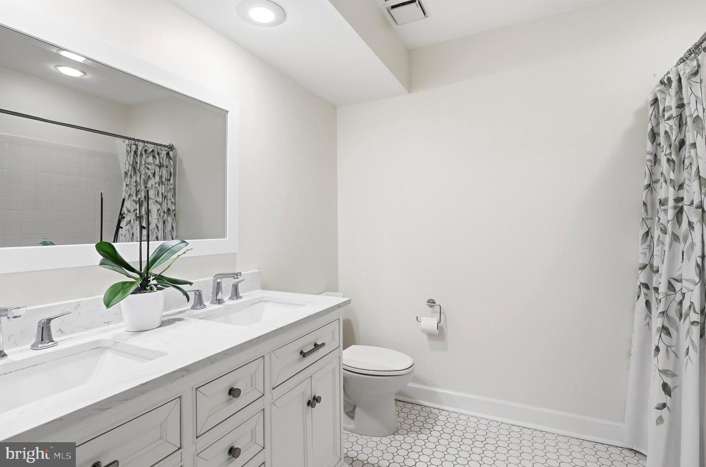 9606 WOODEDGE DR, BURKE, Virginia 22015, 4 Bedrooms Bedrooms, ,3 BathroomsBathrooms,Residential,For sale,9606 WOODEDGE DR,VAFX2288890 MLS # VAFX2288890