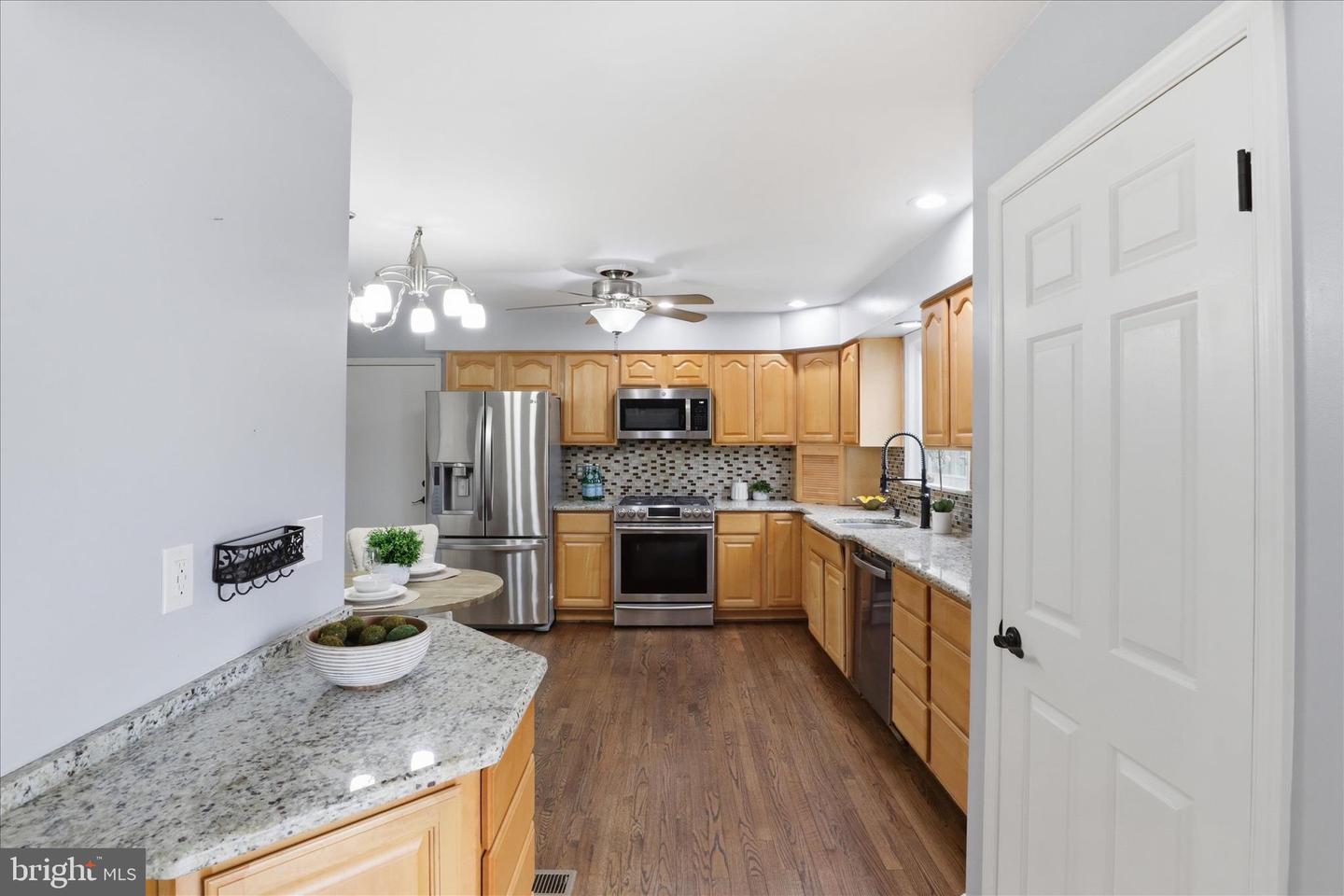 9712 KLIMT CT, BURKE, Virginia 22015, 5 Bedrooms Bedrooms, ,3 BathroomsBathrooms,Residential,For sale,9712 KLIMT CT,VAFX2289394 MLS # VAFX2289394