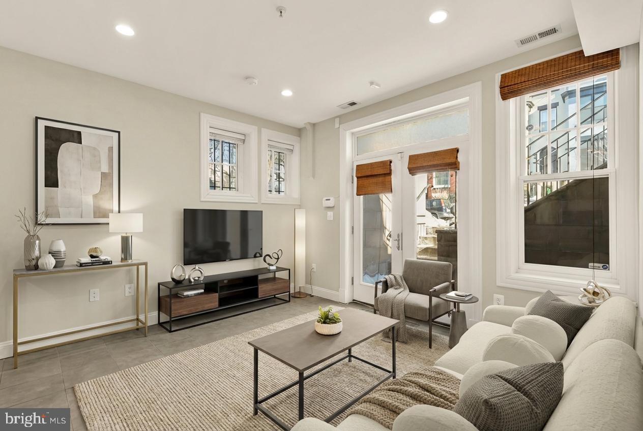 2714 ONTARIO RD NW #2, WASHINGTON, District Of Columbia 20009, 1 Bedroom Bedrooms, ,1 BathroomBathrooms,Residential,For sale,2714 ONTARIO RD NW #2,DCDC2245330 MLS # DCDC2245330