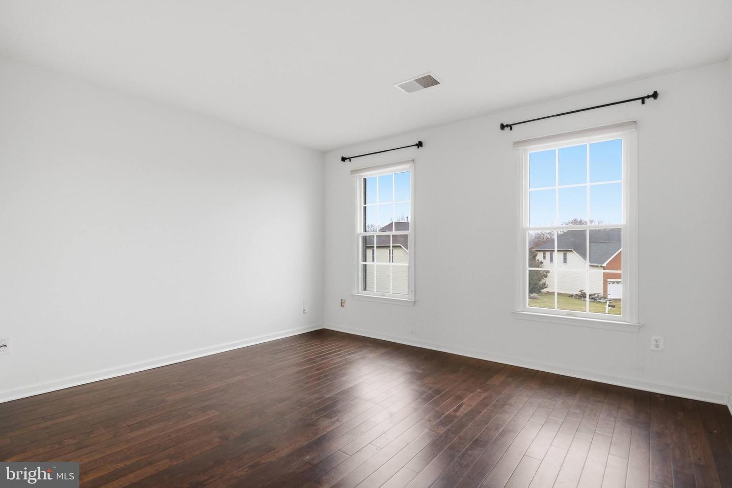 3221 SPRING RAIN CT, HERNDON, Virginia 20171, 5 Bedrooms Bedrooms, ,4 BathroomsBathrooms,Residential,For sale,3221 SPRING RAIN CT,VAFX2289946 MLS # VAFX2289946