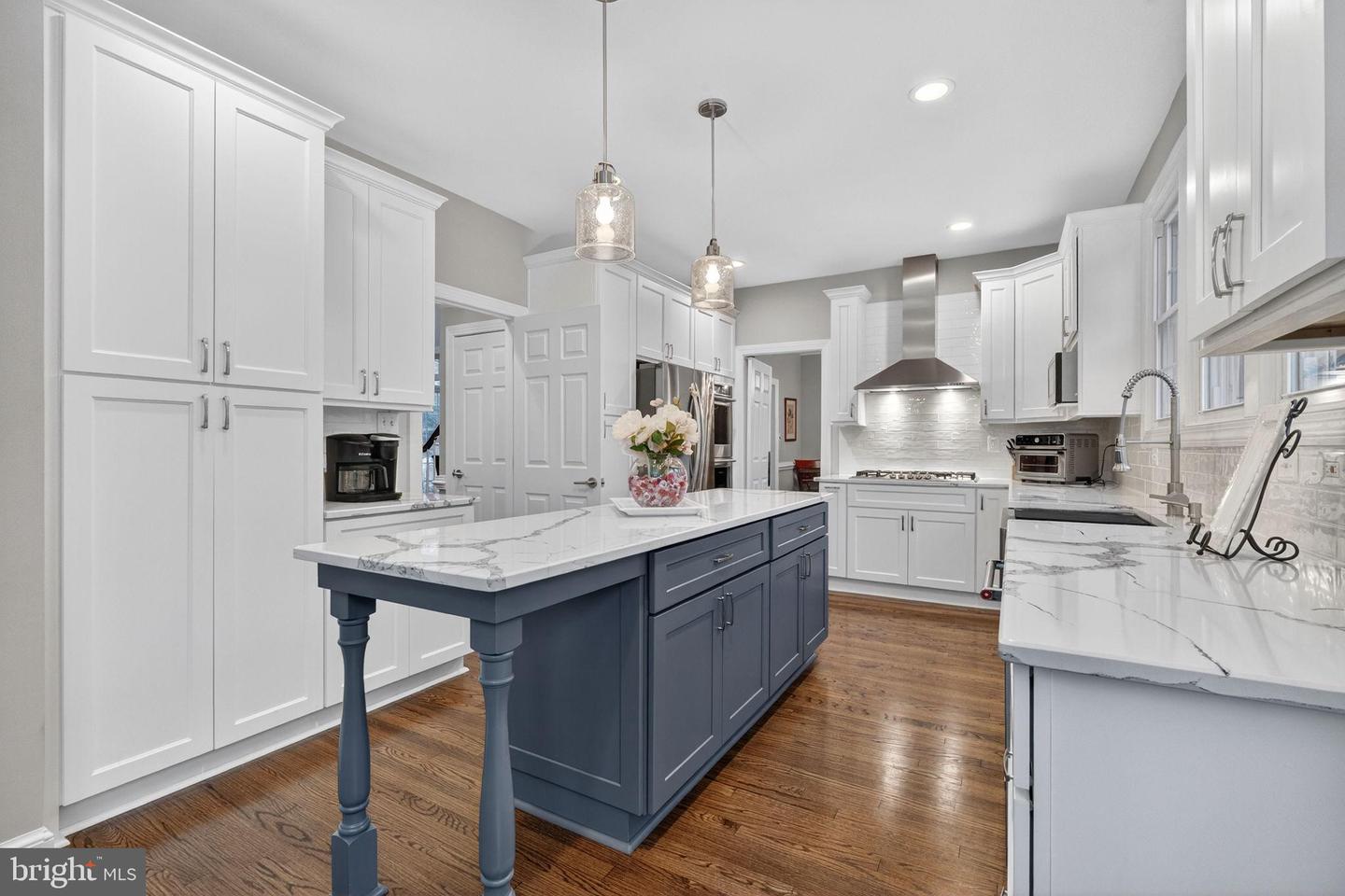 518 BRENTWOOD CT, VIENNA, Virginia 22180, 5 Bedrooms Bedrooms, 20 Rooms Rooms,4 BathroomsBathrooms,Residential,For sale,518 BRENTWOOD CT,VAFX2290194 MLS # VAFX2290194