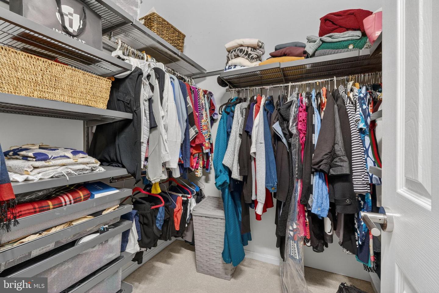 518 BRENTWOOD CT, VIENNA, Virginia 22180, 5 Bedrooms Bedrooms, 20 Rooms Rooms,4 BathroomsBathrooms,Residential,For sale,518 BRENTWOOD CT,VAFX2290194 MLS # VAFX2290194