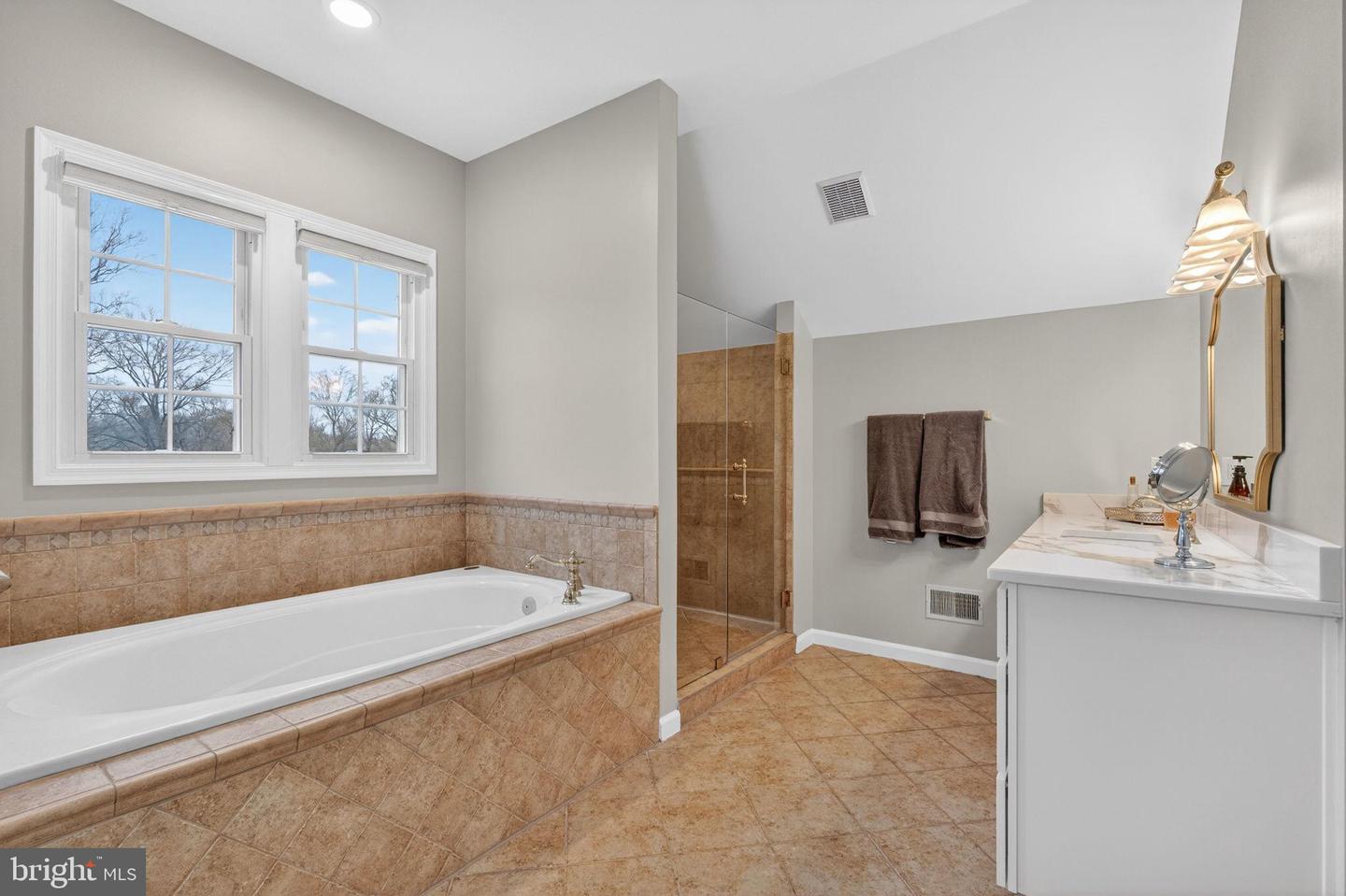 518 BRENTWOOD CT, VIENNA, Virginia 22180, 5 Bedrooms Bedrooms, 20 Rooms Rooms,4 BathroomsBathrooms,Residential,For sale,518 BRENTWOOD CT,VAFX2290194 MLS # VAFX2290194