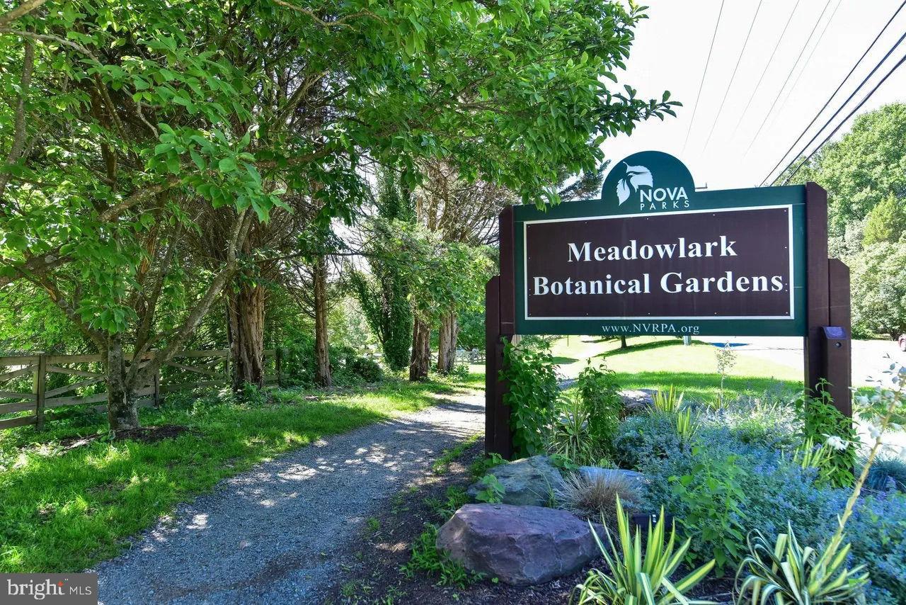 518 BRENTWOOD CT, VIENNA, Virginia 22180, 5 Bedrooms Bedrooms, 20 Rooms Rooms,4 BathroomsBathrooms,Residential,For sale,518 BRENTWOOD CT,VAFX2290194 MLS # VAFX2290194