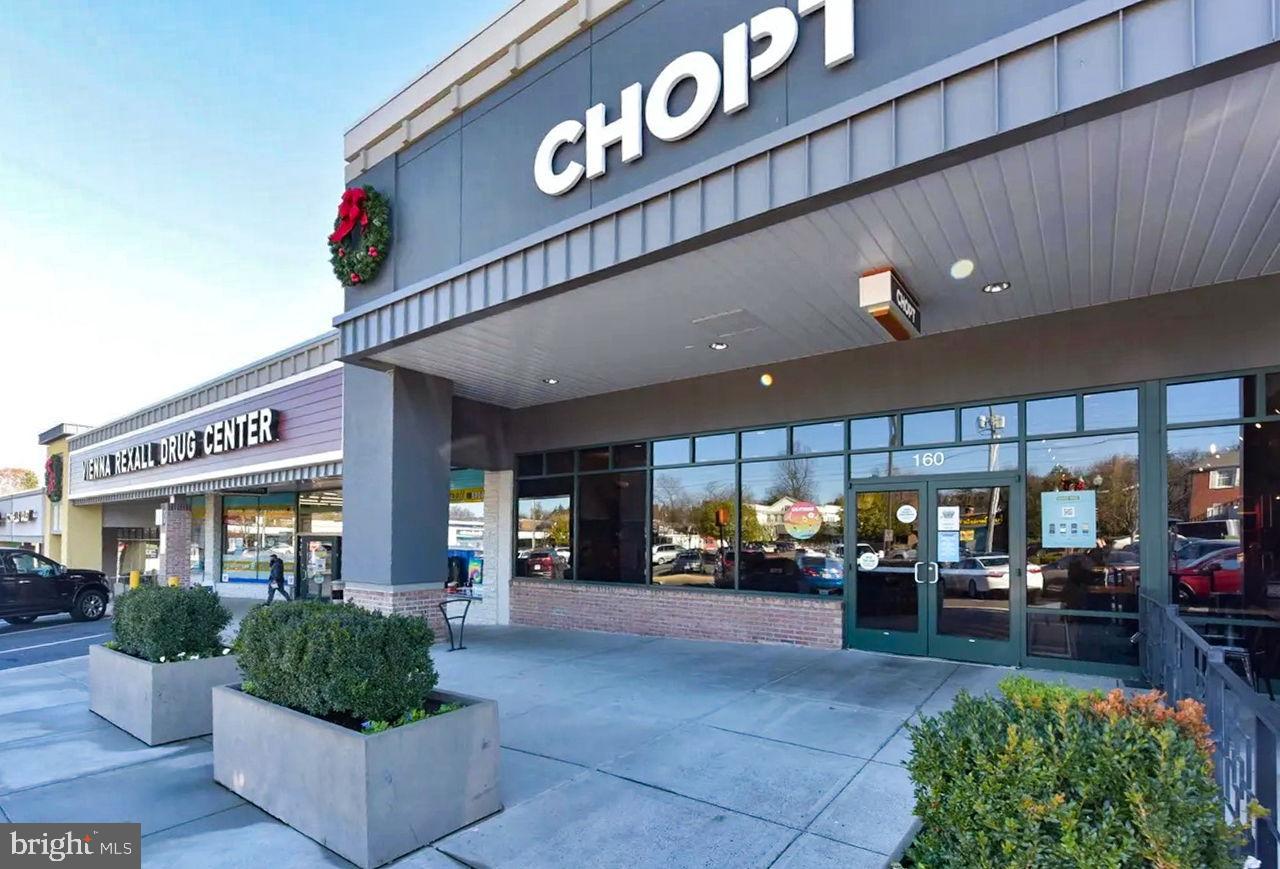 518 BRENTWOOD CT, VIENNA, Virginia 22180, 5 Bedrooms Bedrooms, 20 Rooms Rooms,4 BathroomsBathrooms,Residential,For sale,518 BRENTWOOD CT,VAFX2290194 MLS # VAFX2290194