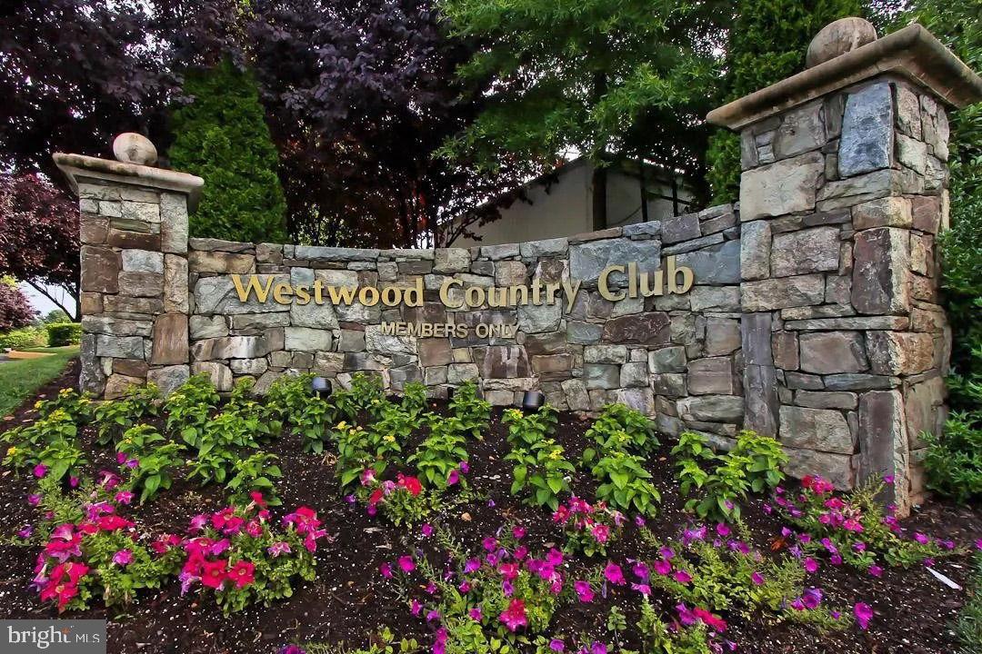 518 BRENTWOOD CT, VIENNA, Virginia 22180, 5 Bedrooms Bedrooms, 20 Rooms Rooms,4 BathroomsBathrooms,Residential,For sale,518 BRENTWOOD CT,VAFX2290194 MLS # VAFX2290194