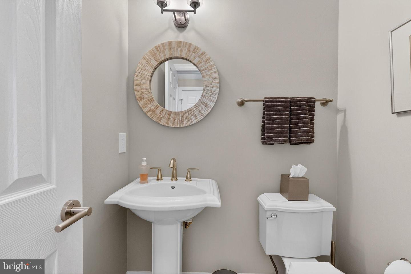 518 BRENTWOOD CT, VIENNA, Virginia 22180, 5 Bedrooms Bedrooms, 20 Rooms Rooms,4 BathroomsBathrooms,Residential,For sale,518 BRENTWOOD CT,VAFX2290194 MLS # VAFX2290194