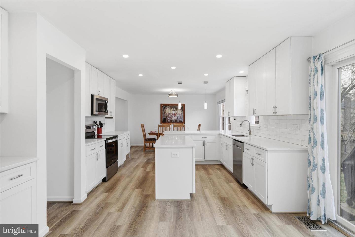 7923 LAKE PLEASANT DR, SPRINGFIELD, Virginia 22153, 4 Bedrooms Bedrooms, ,3 BathroomsBathrooms,Residential,For sale,7923 LAKE PLEASANT DR,VAFX2290368 MLS # VAFX2290368