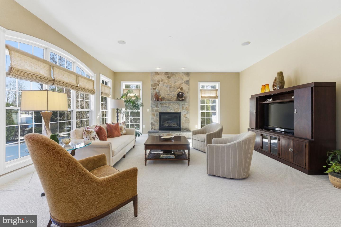 204 LAWSON RD SE, LEESBURG, Virginia 20175, 5 Bedrooms Bedrooms, ,4 BathroomsBathrooms,Residential,For sale,204 LAWSON RD SE,VALO2115962 MLS # VALO2115962