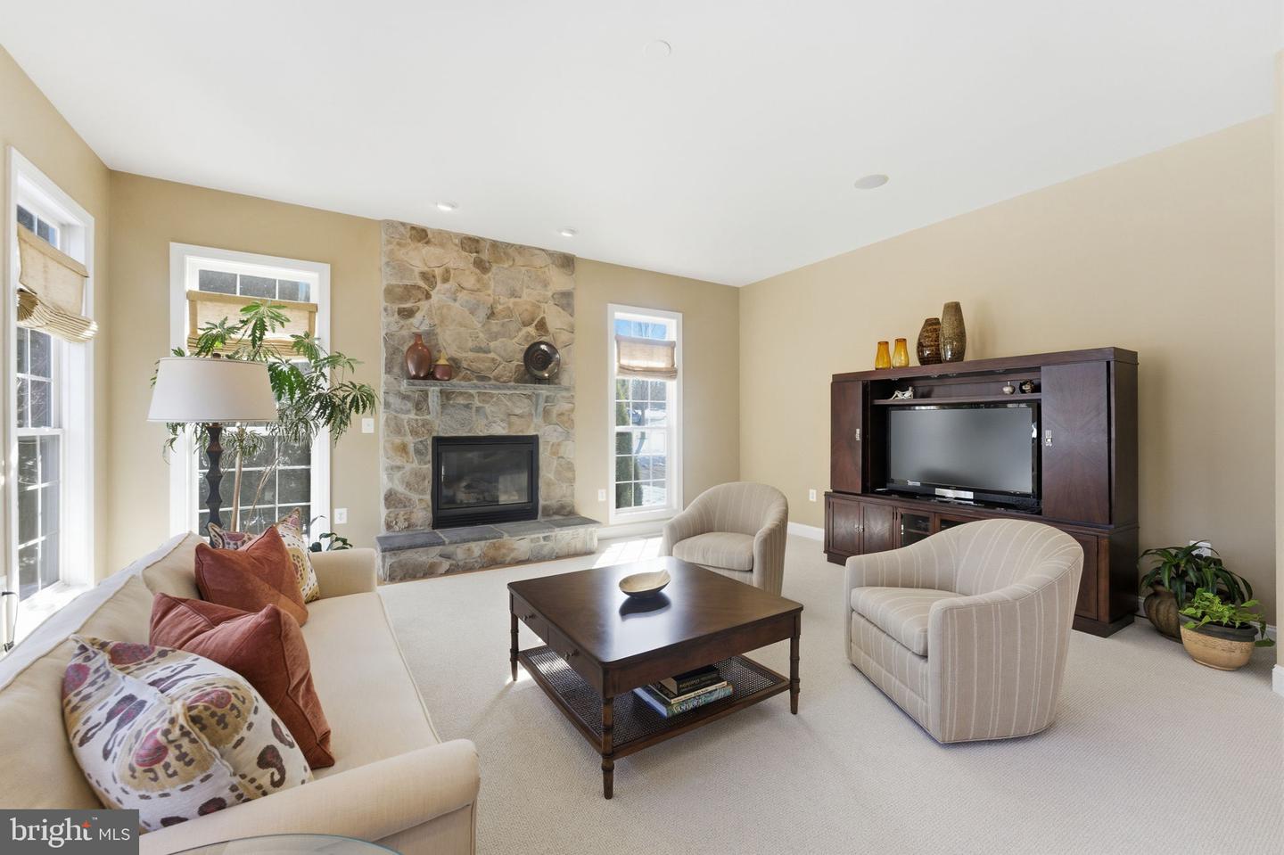 204 LAWSON RD SE, LEESBURG, Virginia 20175, 5 Bedrooms Bedrooms, ,4 BathroomsBathrooms,Residential,For sale,204 LAWSON RD SE,VALO2115962 MLS # VALO2115962