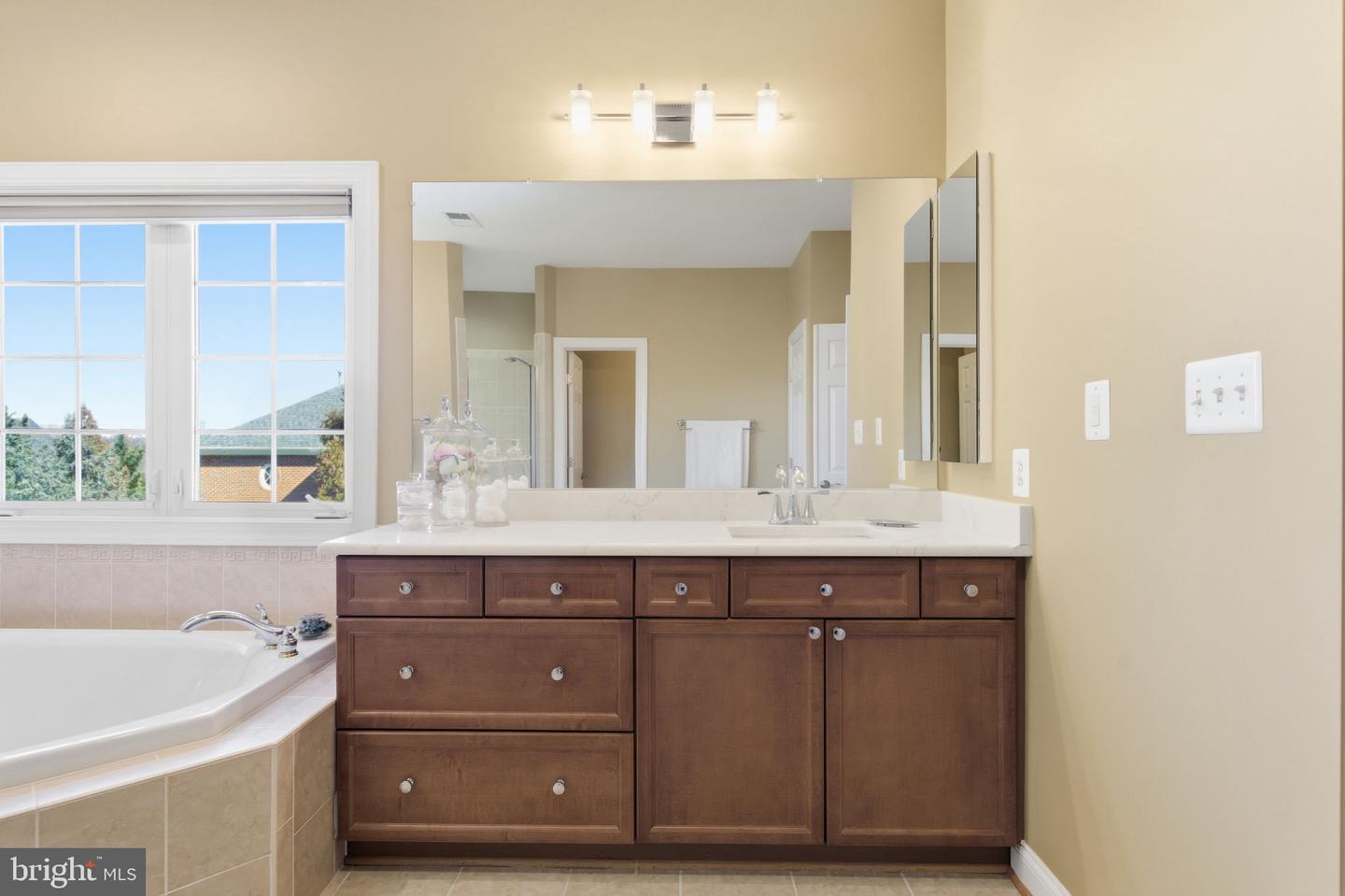 204 LAWSON RD SE, LEESBURG, Virginia 20175, 5 Bedrooms Bedrooms, ,4 BathroomsBathrooms,Residential,For sale,204 LAWSON RD SE,VALO2115962 MLS # VALO2115962