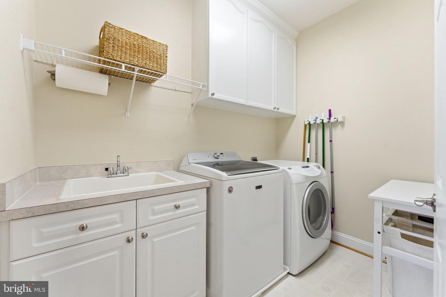 204 LAWSON RD SE, LEESBURG, Virginia 20175, 5 Bedrooms Bedrooms, ,4 BathroomsBathrooms,Residential,For sale,204 LAWSON RD SE,VALO2115962 MLS # VALO2115962