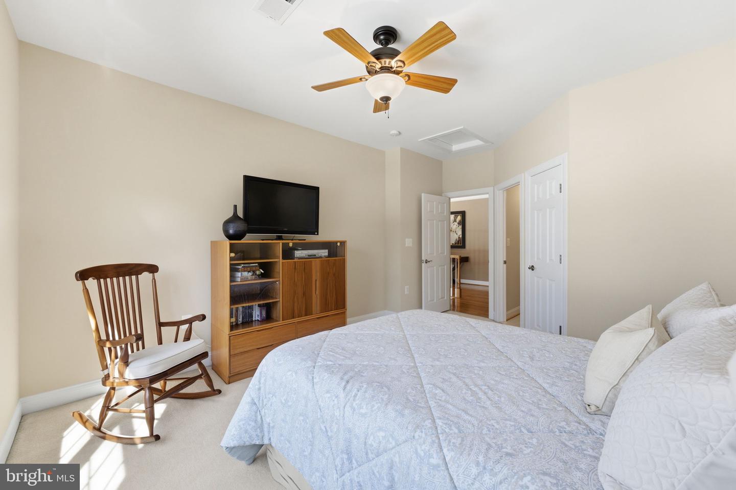 204 LAWSON RD SE, LEESBURG, Virginia 20175, 5 Bedrooms Bedrooms, ,4 BathroomsBathrooms,Residential,For sale,204 LAWSON RD SE,VALO2115962 MLS # VALO2115962