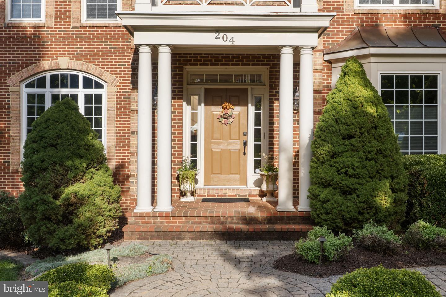 204 LAWSON RD SE, LEESBURG, Virginia 20175, 5 Bedrooms Bedrooms, ,4 BathroomsBathrooms,Residential,For sale,204 LAWSON RD SE,VALO2115962 MLS # VALO2115962