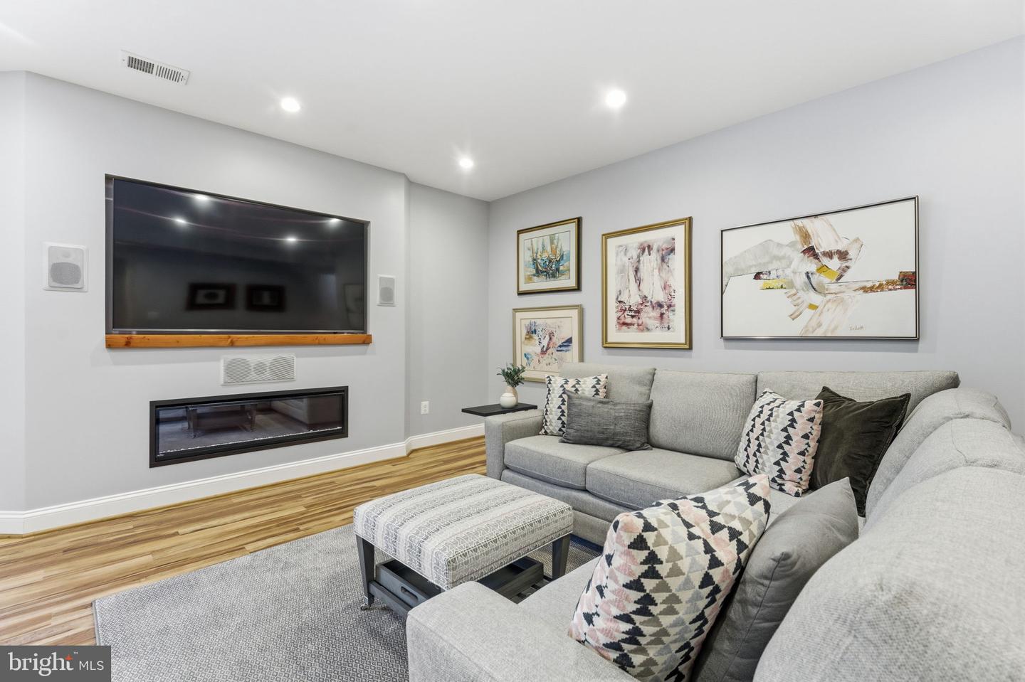 204 LAWSON RD SE, LEESBURG, Virginia 20175, 5 Bedrooms Bedrooms, ,4 BathroomsBathrooms,Residential,For sale,204 LAWSON RD SE,VALO2115962 MLS # VALO2115962