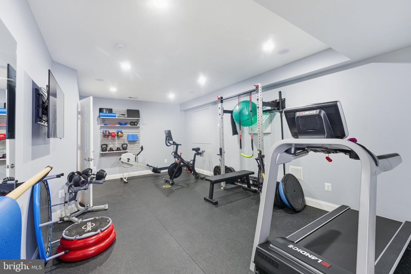 204 LAWSON RD SE, LEESBURG, Virginia 20175, 5 Bedrooms Bedrooms, ,4 BathroomsBathrooms,Residential,For sale,204 LAWSON RD SE,VALO2115962 MLS # VALO2115962