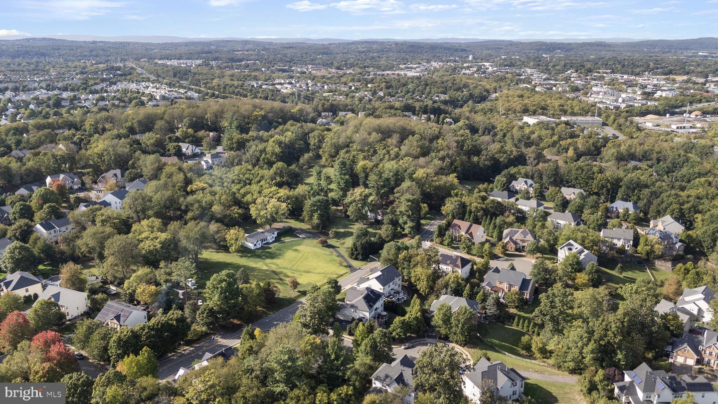 204 LAWSON RD SE, LEESBURG, Virginia 20175, 5 Bedrooms Bedrooms, ,4 BathroomsBathrooms,Residential,For sale,204 LAWSON RD SE,VALO2115962 MLS # VALO2115962