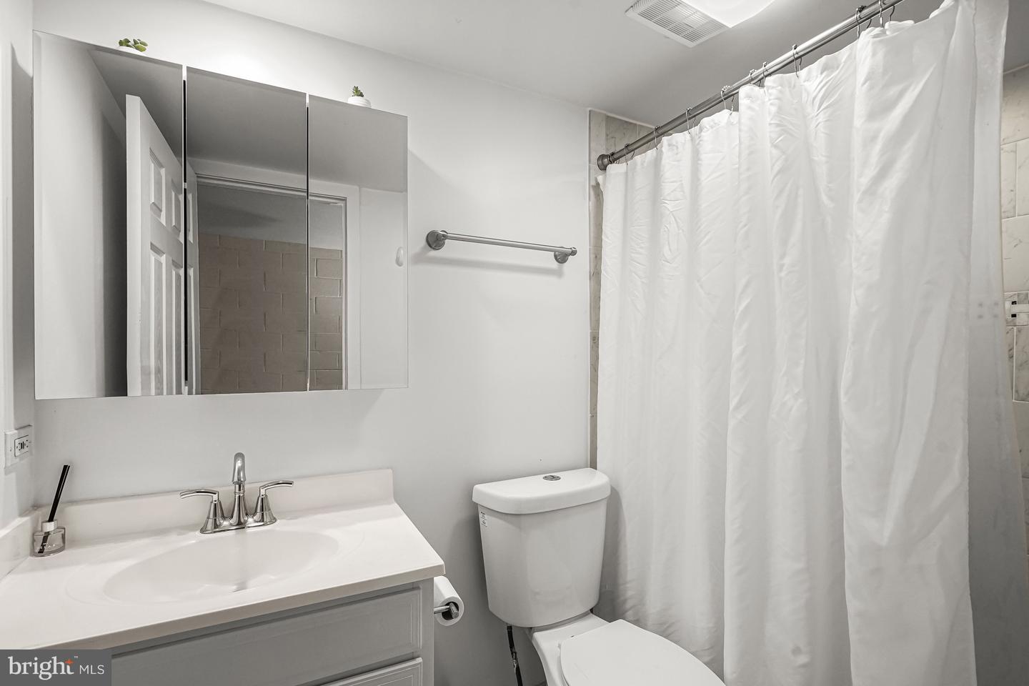 1420 RHODE ISLAND AVE NW, WASHINGTON, District Of Columbia 20005, 3 Bedrooms Bedrooms, ,3 BathroomsBathrooms,Residential,For sale,1420 RHODE ISLAND AVE NW,DCDC2246912 MLS # DCDC2246912