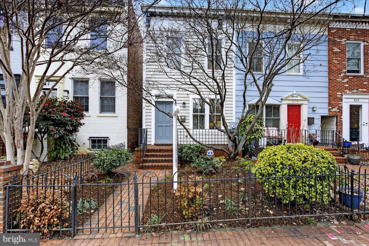 916 G ST SE, WASHINGTON, District Of Columbia 20003, 2 Bedrooms Bedrooms, 5 Rooms Rooms,2 BathroomsBathrooms,Residential,For sale,916 G ST SE,DCDC2247052 MLS # DCDC2247052