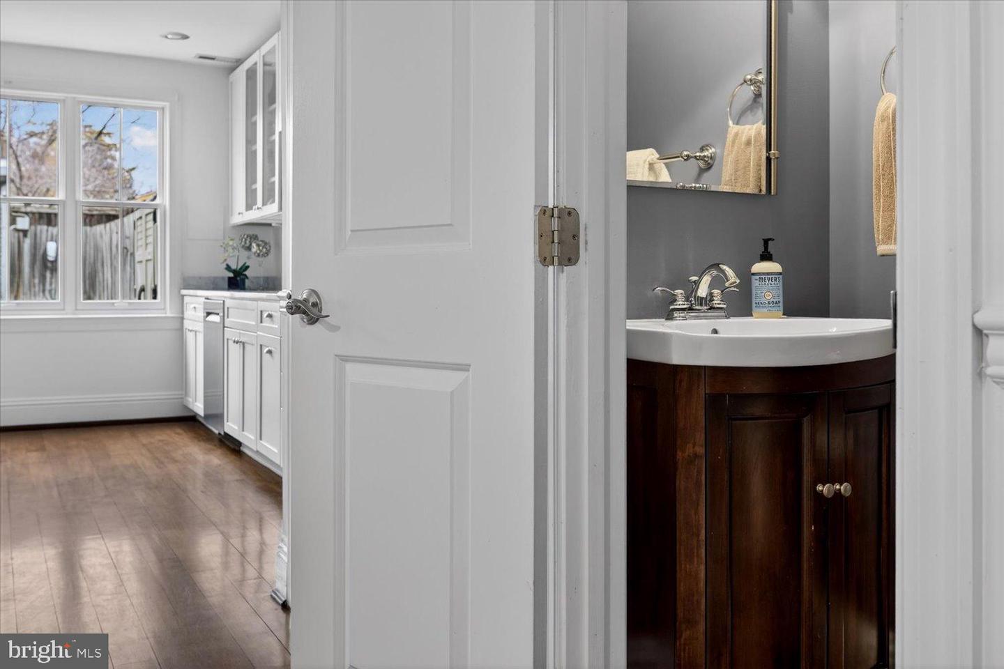 916 G ST SE, WASHINGTON, District Of Columbia 20003, 2 Bedrooms Bedrooms, 5 Rooms Rooms,2 BathroomsBathrooms,Residential,For sale,916 G ST SE,DCDC2247052 MLS # DCDC2247052