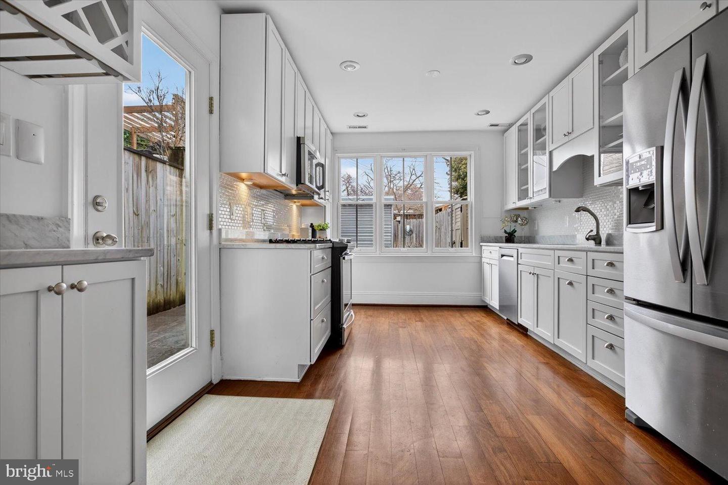 916 G ST SE, WASHINGTON, District Of Columbia 20003, 2 Bedrooms Bedrooms, 5 Rooms Rooms,2 BathroomsBathrooms,Residential,For sale,916 G ST SE,DCDC2247052 MLS # DCDC2247052