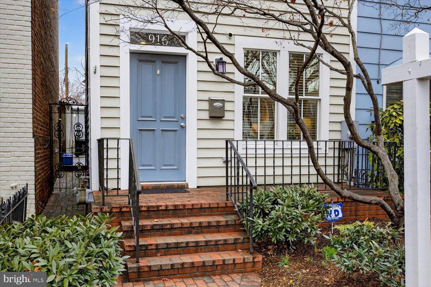 916 G ST SE, WASHINGTON, District Of Columbia 20003, 2 Bedrooms Bedrooms, 5 Rooms Rooms,2 BathroomsBathrooms,Residential,For sale,916 G ST SE,DCDC2247052 MLS # DCDC2247052