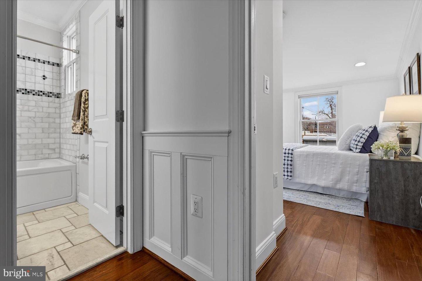 916 G ST SE, WASHINGTON, District Of Columbia 20003, 2 Bedrooms Bedrooms, 5 Rooms Rooms,2 BathroomsBathrooms,Residential,For sale,916 G ST SE,DCDC2247052 MLS # DCDC2247052