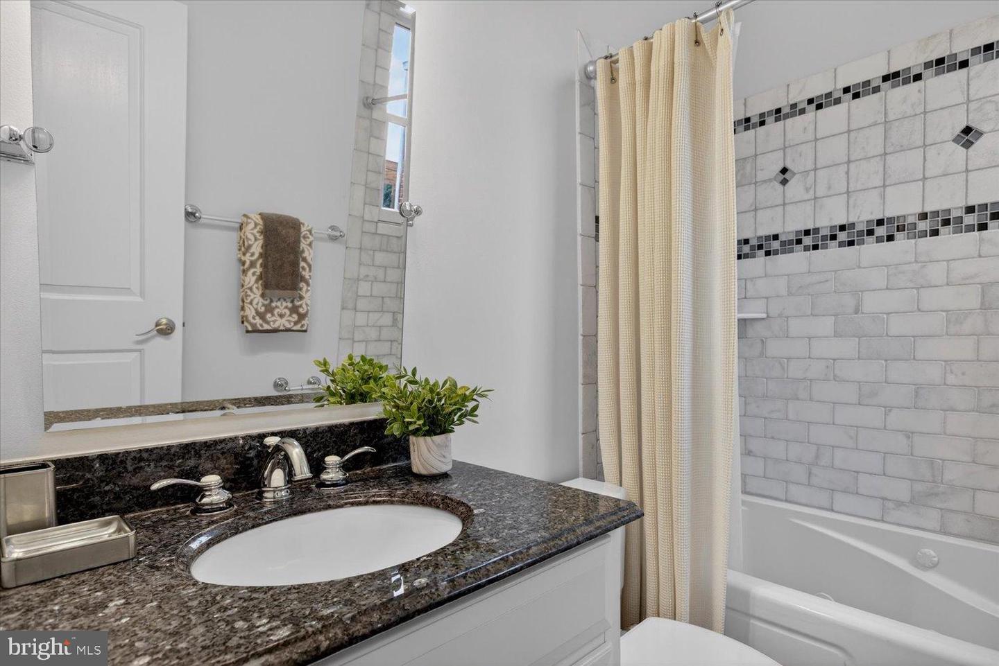 916 G ST SE, WASHINGTON, District Of Columbia 20003, 2 Bedrooms Bedrooms, 5 Rooms Rooms,2 BathroomsBathrooms,Residential,For sale,916 G ST SE,DCDC2247052 MLS # DCDC2247052