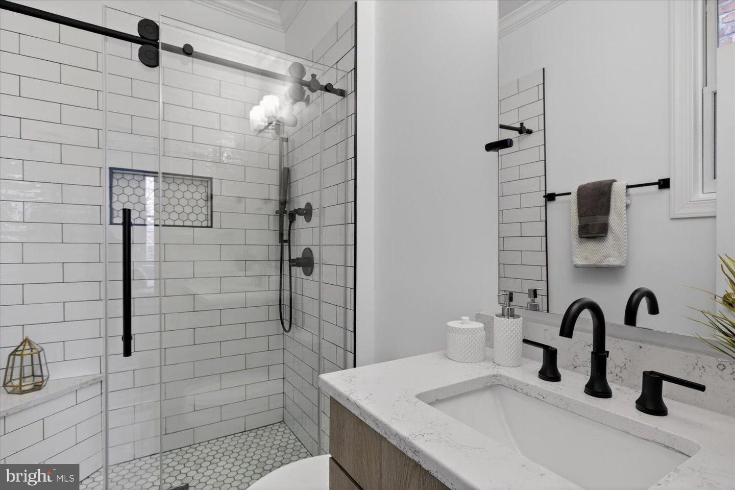 916 G ST SE, WASHINGTON, District Of Columbia 20003, 2 Bedrooms Bedrooms, 5 Rooms Rooms,2 BathroomsBathrooms,Residential,For sale,916 G ST SE,DCDC2247052 MLS # DCDC2247052