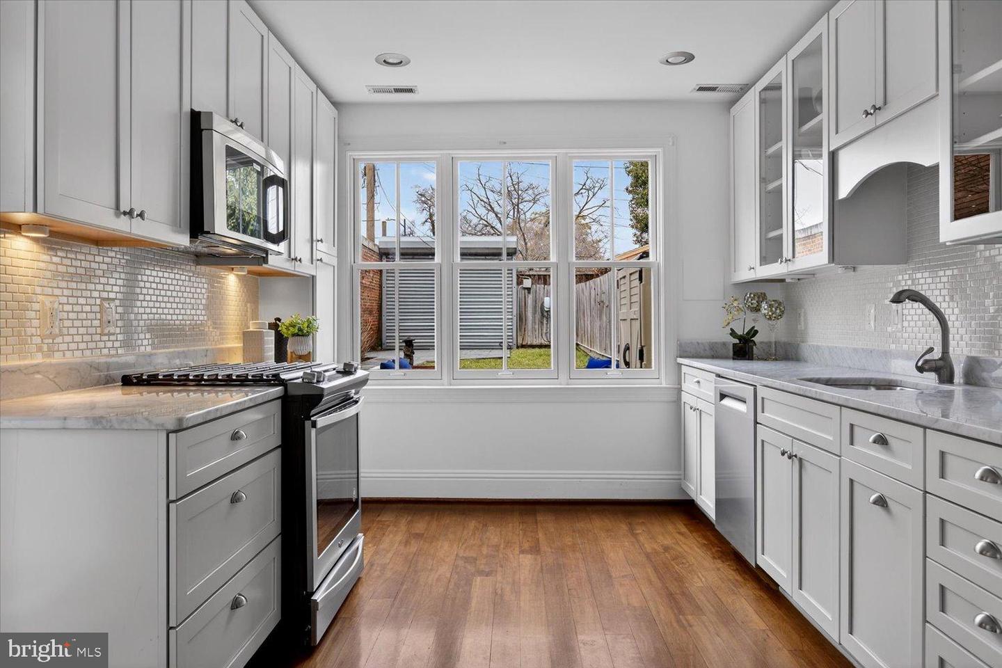 916 G ST SE, WASHINGTON, District Of Columbia 20003, 2 Bedrooms Bedrooms, 5 Rooms Rooms,2 BathroomsBathrooms,Residential,For sale,916 G ST SE,DCDC2247052 MLS # DCDC2247052