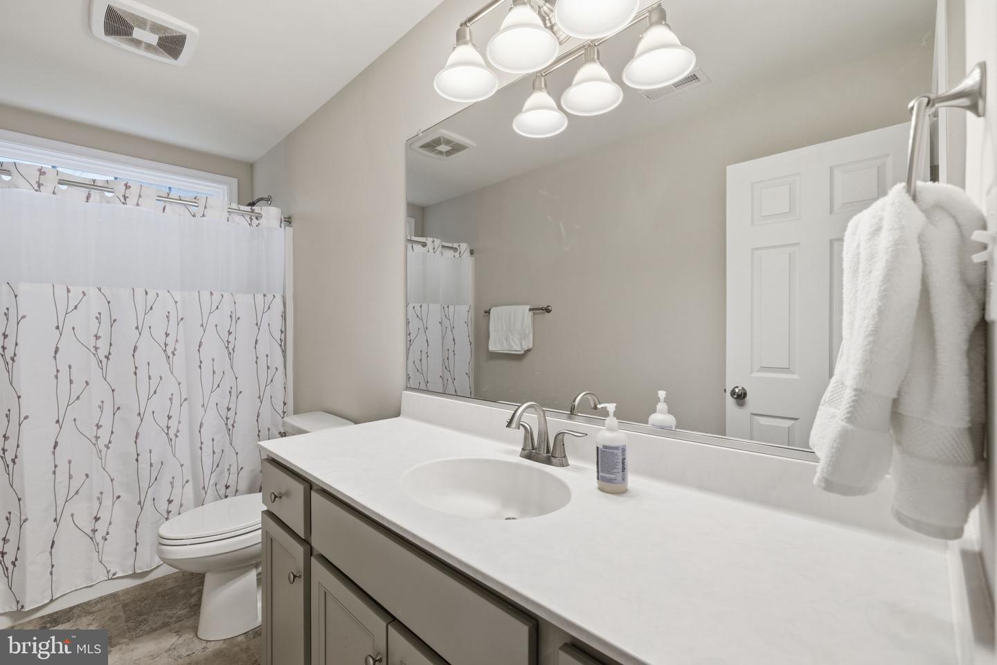 4001 BIRCHAM LOOP, MIDLOTHIAN, Virginia 23113, 4 Bedrooms Bedrooms, 9 Rooms Rooms,2 BathroomsBathrooms,Residential,For sale,4001 BIRCHAM LOOP,VACF2001402 MLS # VACF2001402