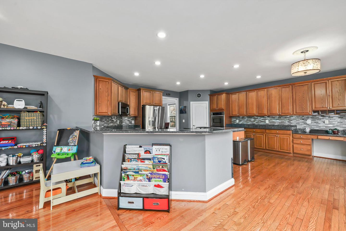 8717 FLOWERING DOGWOOD LN, LORTON, Virginia 22079, 4 Bedrooms Bedrooms, ,4 BathroomsBathrooms,Residential,For sale,8717 FLOWERING DOGWOOD LN,VAFX2292138 MLS # VAFX2292138