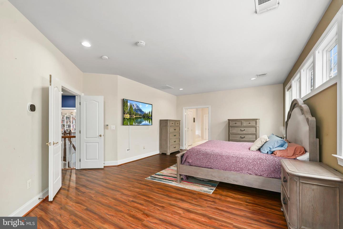 8717 FLOWERING DOGWOOD LN, LORTON, Virginia 22079, 4 Bedrooms Bedrooms, ,4 BathroomsBathrooms,Residential,For sale,8717 FLOWERING DOGWOOD LN,VAFX2292138 MLS # VAFX2292138