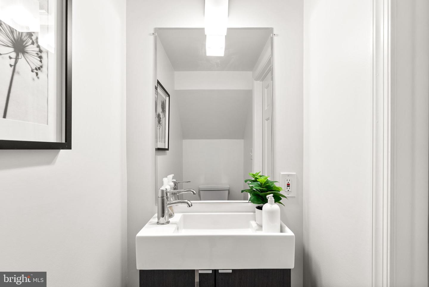 1201 QUEEN ST NE, WASHINGTON, District Of Columbia 20002, 5 Bedrooms Bedrooms, ,3 BathroomsBathrooms,Residential,For sale,1201 QUEEN ST NE,DCDC2247372 MLS # DCDC2247372