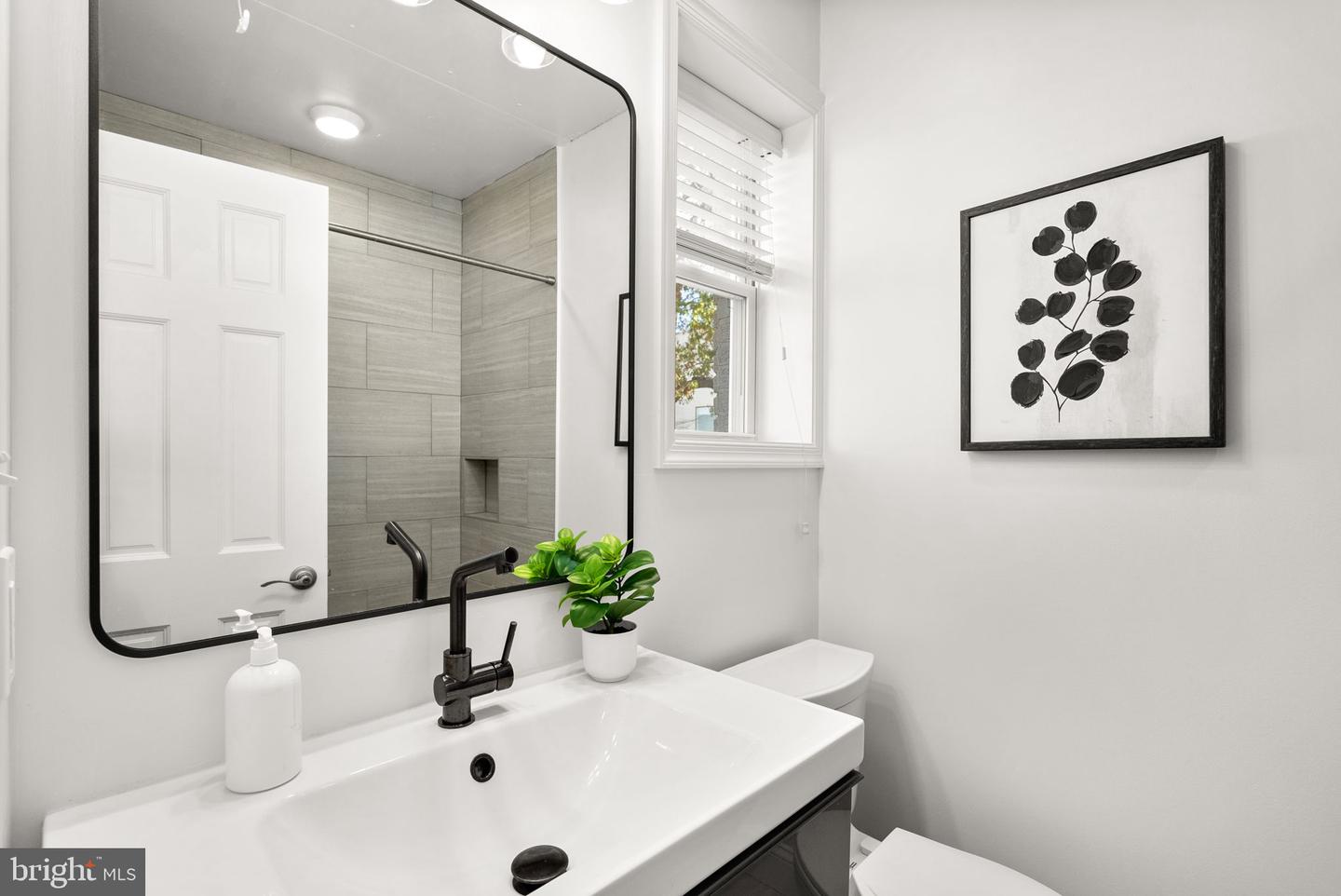 1201 QUEEN ST NE, WASHINGTON, District Of Columbia 20002, 5 Bedrooms Bedrooms, ,3 BathroomsBathrooms,Residential,For sale,1201 QUEEN ST NE,DCDC2247372 MLS # DCDC2247372