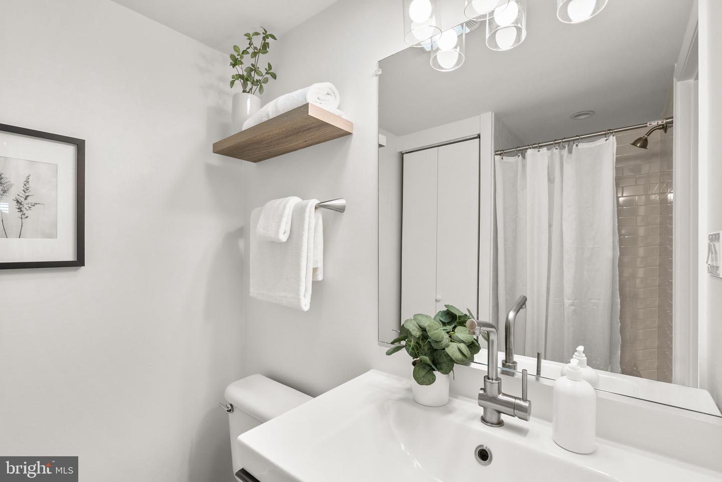 1201 QUEEN ST NE, WASHINGTON, District Of Columbia 20002, 5 Bedrooms Bedrooms, ,3 BathroomsBathrooms,Residential,For sale,1201 QUEEN ST NE,DCDC2247372 MLS # DCDC2247372