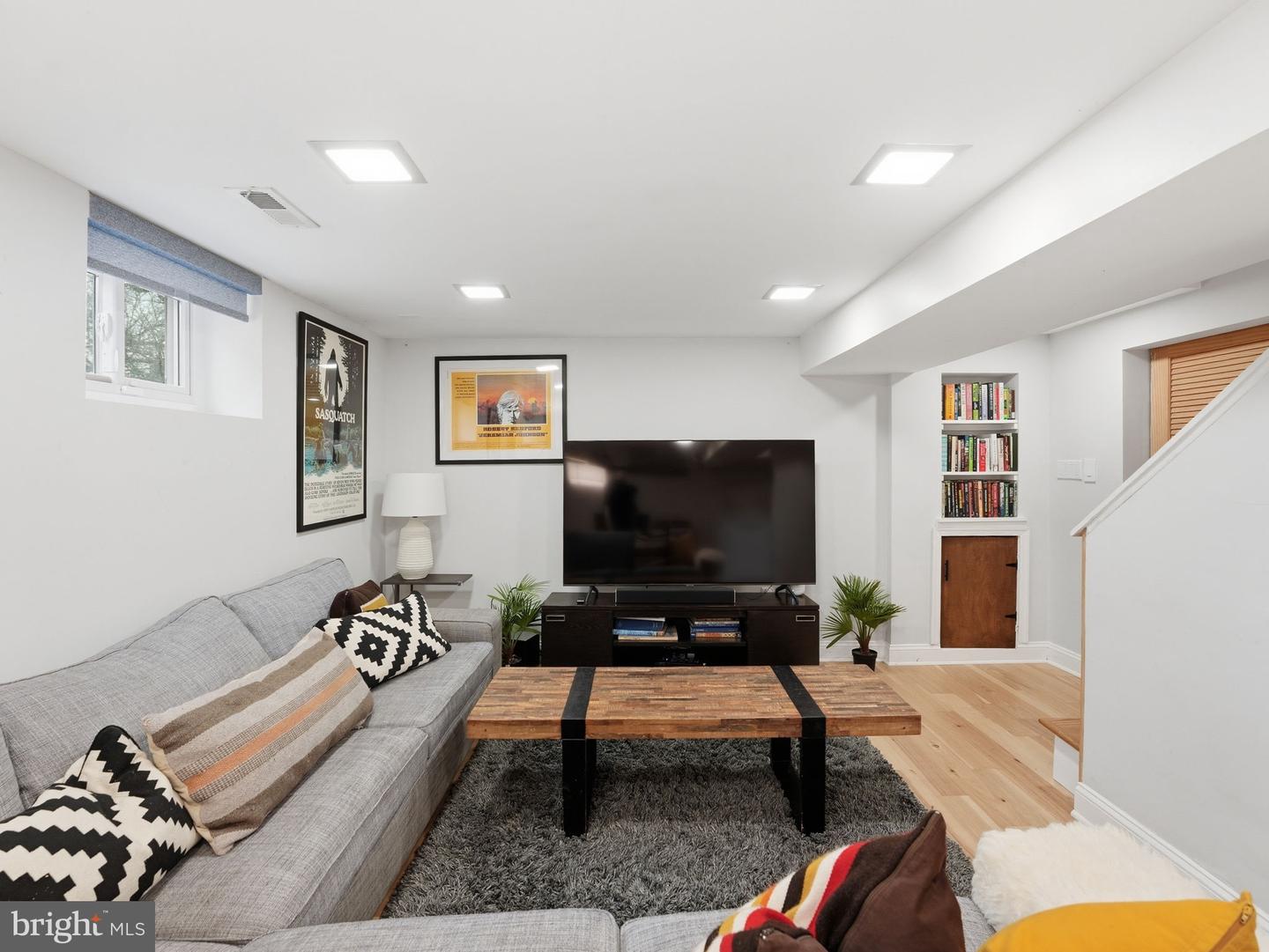 1608 CRESTWOOD DR, ALEXANDRIA, Virginia 22302, 3 Bedrooms Bedrooms, ,3 BathroomsBathrooms,Residential,For sale,1608 CRESTWOOD DR,VAAX2054444 MLS # VAAX2054444