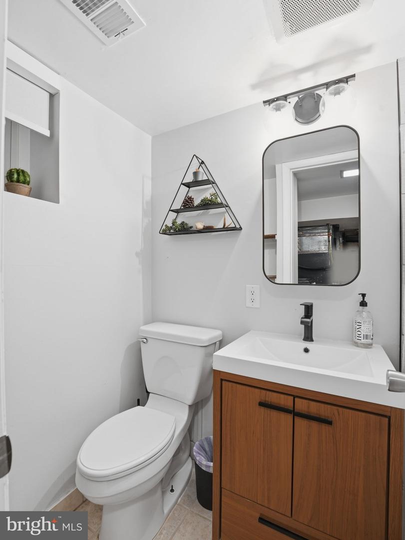 1608 CRESTWOOD DR, ALEXANDRIA, Virginia 22302, 3 Bedrooms Bedrooms, ,3 BathroomsBathrooms,Residential,For sale,1608 CRESTWOOD DR,VAAX2054444 MLS # VAAX2054444