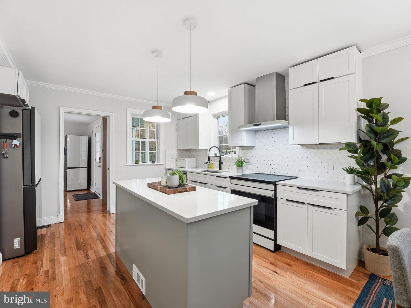 1608 CRESTWOOD DR, ALEXANDRIA, Virginia 22302, 3 Bedrooms Bedrooms, ,3 BathroomsBathrooms,Residential,For sale,1608 CRESTWOOD DR,VAAX2054444 MLS # VAAX2054444