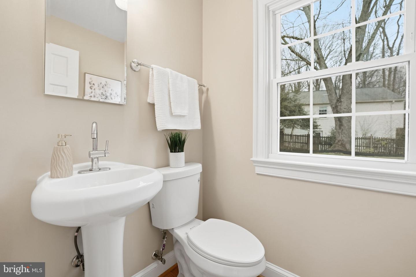 9438 WALLINGFORD DR, BURKE, Virginia 22015, 4 Bedrooms Bedrooms, ,3 BathroomsBathrooms,Residential,For sale,9438 WALLINGFORD DR,VAFX2292560 MLS # VAFX2292560