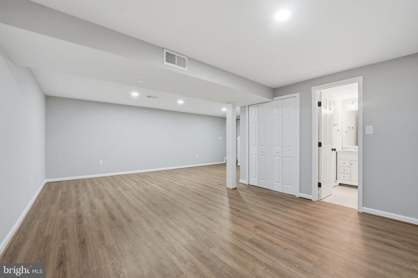 9438 WALLINGFORD DR, BURKE, Virginia 22015, 4 Bedrooms Bedrooms, ,3 BathroomsBathrooms,Residential,For sale,9438 WALLINGFORD DR,VAFX2292560 MLS # VAFX2292560