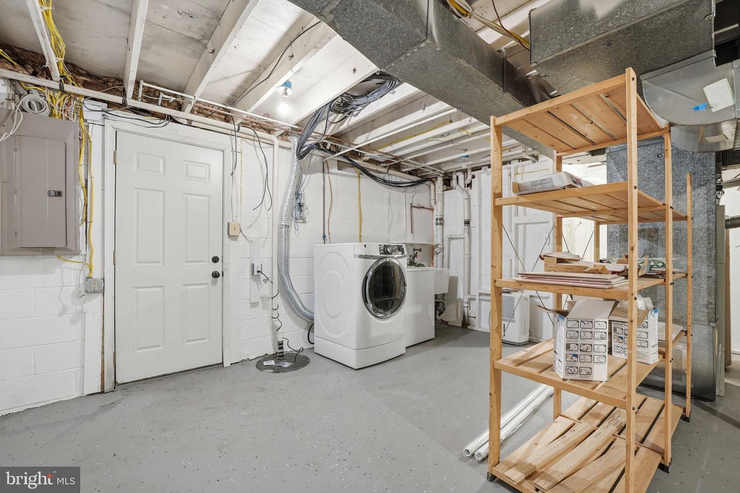 9438 WALLINGFORD DR, BURKE, Virginia 22015, 4 Bedrooms Bedrooms, ,3 BathroomsBathrooms,Residential,For sale,9438 WALLINGFORD DR,VAFX2292560 MLS # VAFX2292560