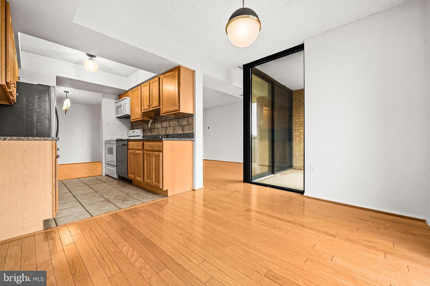 4500 S FOUR MILE RUN DR S #910, ARLINGTON, Virginia 22204, 1 Bedroom Bedrooms, ,1 BathroomBathrooms,Residential,For sale,4500 S FOUR MILE RUN DR S #910,VAAR2069306 MLS # VAAR2069306