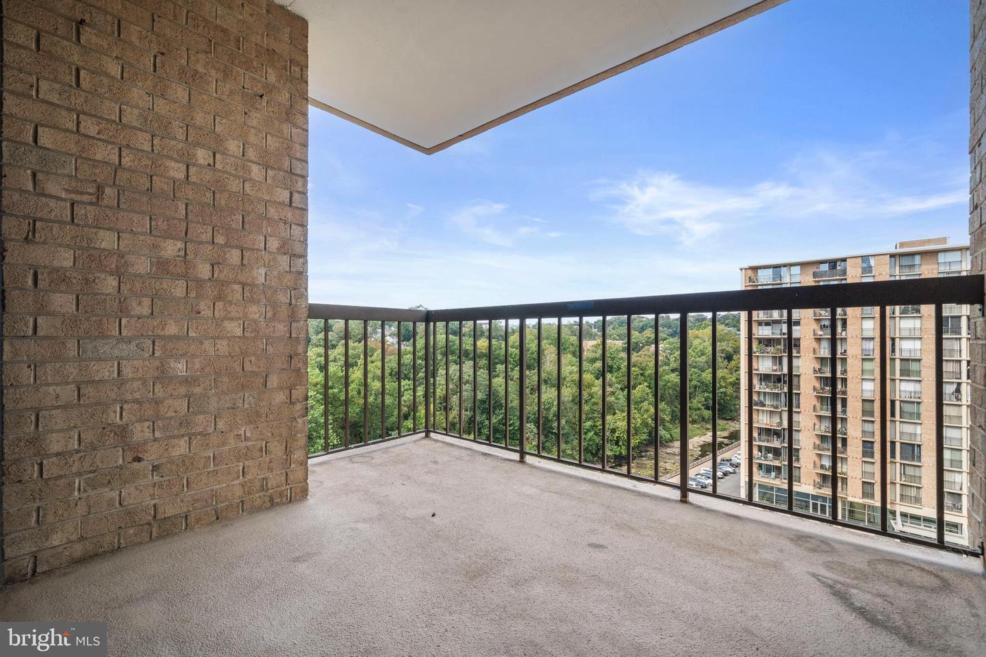 4500 S FOUR MILE RUN DR S #910, ARLINGTON, Virginia 22204, 1 Bedroom Bedrooms, ,1 BathroomBathrooms,Residential,For sale,4500 S FOUR MILE RUN DR S #910,VAAR2069306 MLS # VAAR2069306