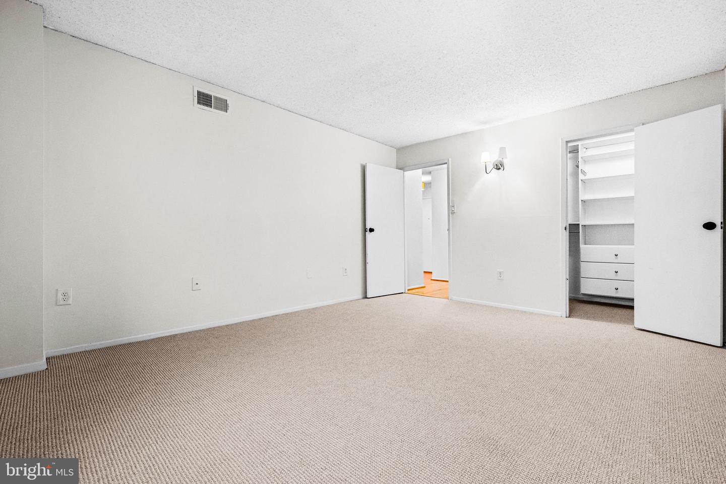 4500 S FOUR MILE RUN DR S #910, ARLINGTON, Virginia 22204, 1 Bedroom Bedrooms, ,1 BathroomBathrooms,Residential,For sale,4500 S FOUR MILE RUN DR S #910,VAAR2069306 MLS # VAAR2069306