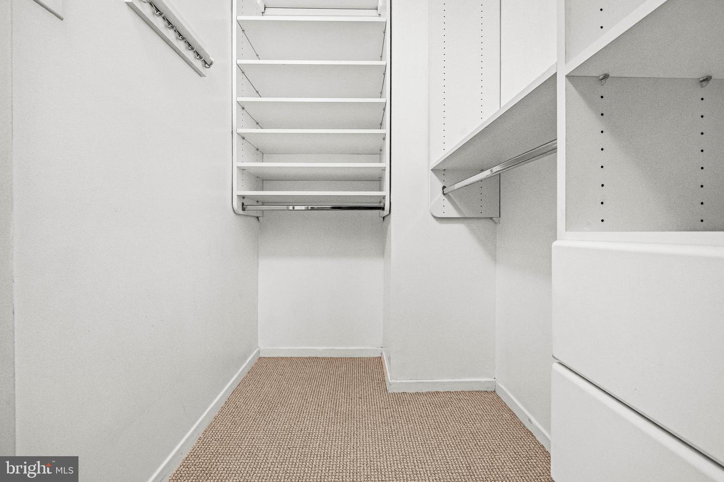 4500 S FOUR MILE RUN DR S #910, ARLINGTON, Virginia 22204, 1 Bedroom Bedrooms, ,1 BathroomBathrooms,Residential,For sale,4500 S FOUR MILE RUN DR S #910,VAAR2069306 MLS # VAAR2069306