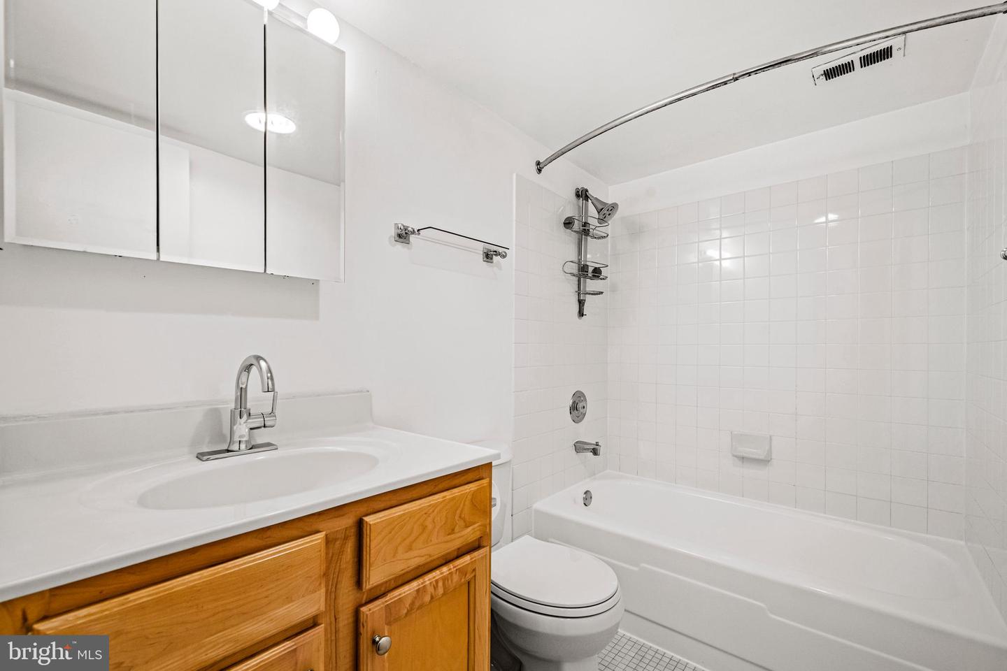 4500 S FOUR MILE RUN DR S #910, ARLINGTON, Virginia 22204, 1 Bedroom Bedrooms, ,1 BathroomBathrooms,Residential,For sale,4500 S FOUR MILE RUN DR S #910,VAAR2069306 MLS # VAAR2069306