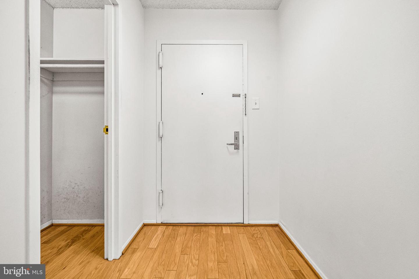 4500 S FOUR MILE RUN DR S #910, ARLINGTON, Virginia 22204, 1 Bedroom Bedrooms, ,1 BathroomBathrooms,Residential,For sale,4500 S FOUR MILE RUN DR S #910,VAAR2069306 MLS # VAAR2069306