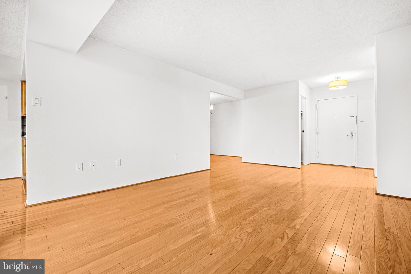 4500 S FOUR MILE RUN DR S #910, ARLINGTON, Virginia 22204, 1 Bedroom Bedrooms, ,1 BathroomBathrooms,Residential,For sale,4500 S FOUR MILE RUN DR S #910,VAAR2069306 MLS # VAAR2069306